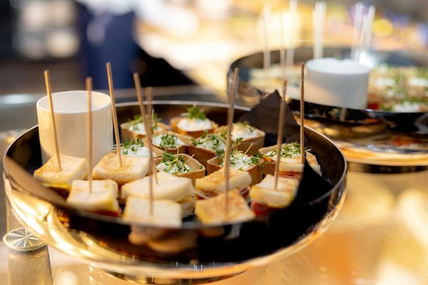 Uncovering the benefits of compostable packaging for restaurants: embracing sustainability in dining